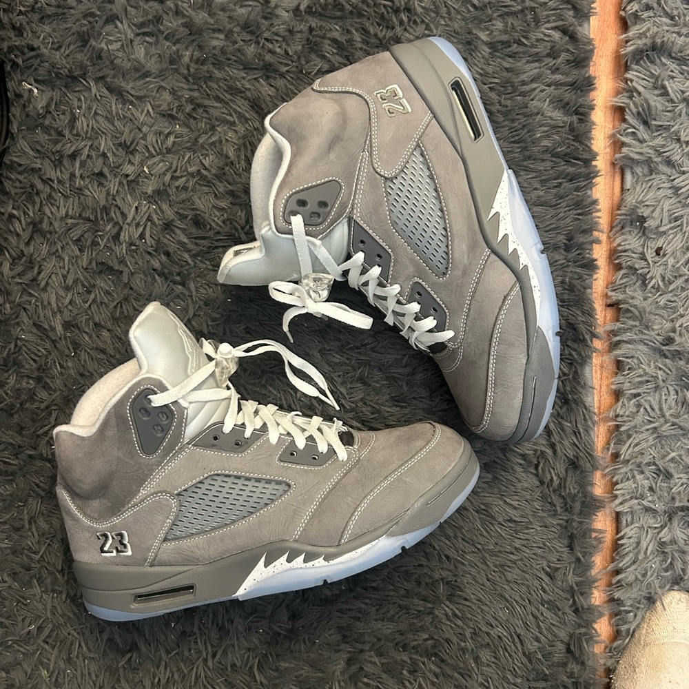 Jordan Athletic Shoes in Gray and Silver